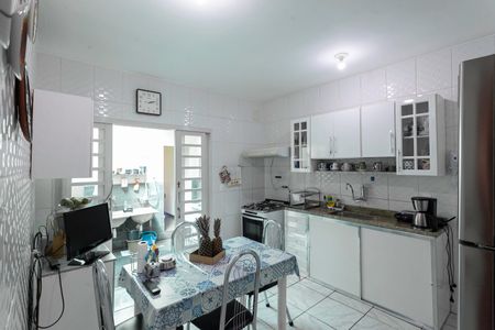 Casa à venda com 180m², 3 quartos e 4 vagas Casa à venda com 180m², 3 quartos e 4 vagasCozinha