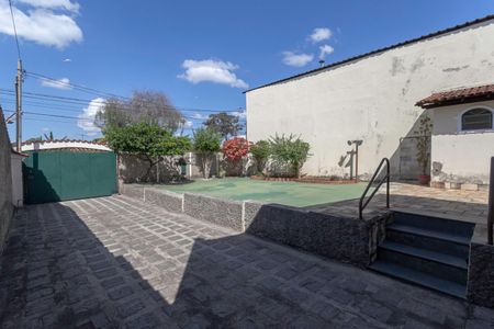 Casa à venda com 180m², 3 quartos e 4 vagas Casa à venda com 180m², 3 quartos e 4 vagasQuintal