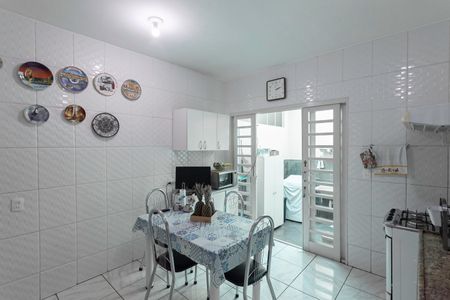 Casa à venda com 180m², 3 quartos e 4 vagas Casa à venda com 180m², 3 quartos e 4 vagasCozinha