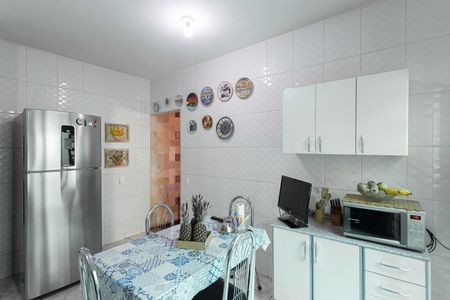 Casa à venda com 180m², 3 quartos e 4 vagas Casa à venda com 180m², 3 quartos e 4 vagasCozinha