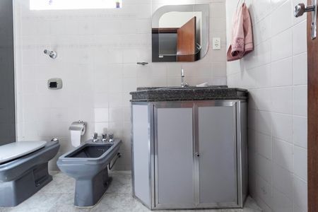 Casa à venda com 180m², 3 quartos e 4 vagas Casa à venda com 180m², 3 quartos e 4 vagasBanheiro da suíte