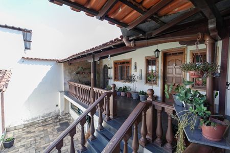 Casa à venda com 180m², 3 quartos e 4 vagas Casa à venda com 180m², 3 quartos e 4 vagasVaranda