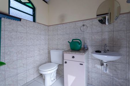 Casa à venda com 180m², 3 quartos e 4 vagas Casa à venda com 180m², 3 quartos e 4 vagasBanheiro