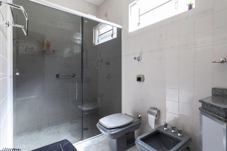 Casa à venda com 180m², 3 quartos e 4 vagas Casa à venda com 180m², 3 quartos e 4 vagasBanheiro da suíte