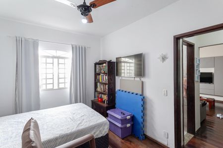 Casa à venda com 180m², 3 quartos e 4 vagas Casa à venda com 180m², 3 quartos e 4 vagasQuarto 2