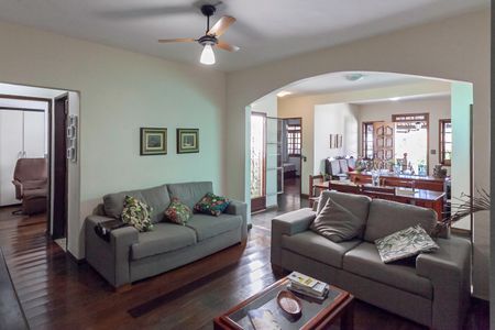 Sala 2 de casa à venda com 3 quartos, 180m² em Santa Terezinha, Belo Horizonte