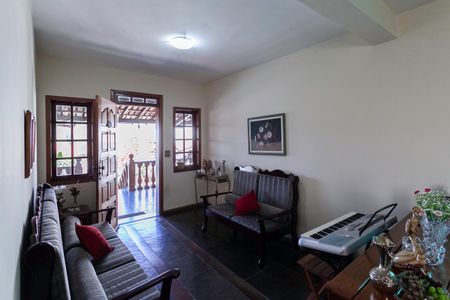Sala 1 de casa à venda com 3 quartos, 180m² em Santa Terezinha, Belo Horizonte
