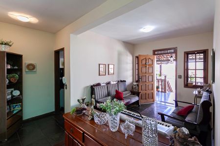 Casa à venda com 180m², 3 quartos e 4 vagas Casa à venda com 180m², 3 quartos e 4 vagasSala 1