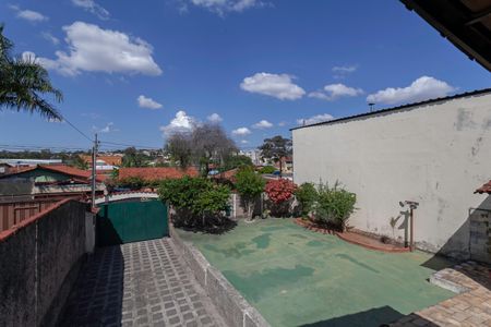 Casa à venda com 180m², 3 quartos e 4 vagas Casa à venda com 180m², 3 quartos e 4 vagasVaranda - Vista