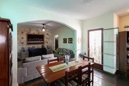 Casa à venda com 180m², 3 quartos e 4 vagas Casa à venda com 180m², 3 quartos e 4 vagasSala 2