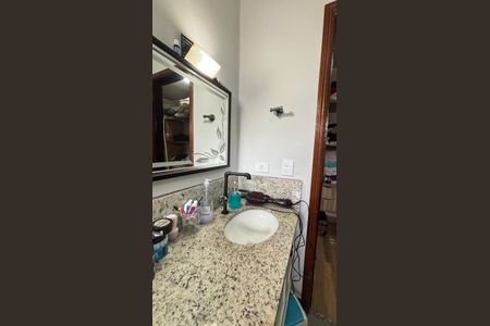 Casa à venda com 230m², 3 quartos e 5 vagasBanheiro da Suíte