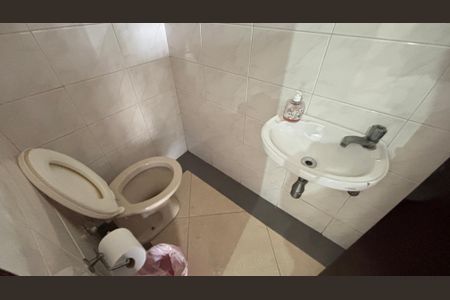 Casa à venda com 230m², 3 quartos e 5 vagasBanheiro de Serviço