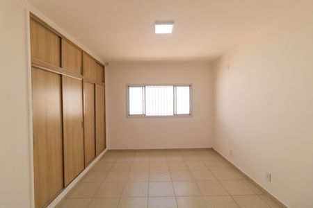 Casa à venda com 264m², 4 quartos e 1 vagaSuíte