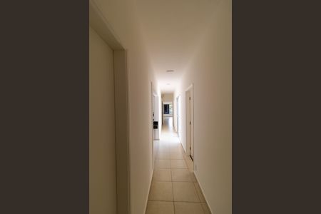 Casa à venda com 264m², 4 quartos e 1 vagaCorredor