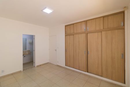 Casa à venda com 264m², 4 quartos e 1 vagaSuíte