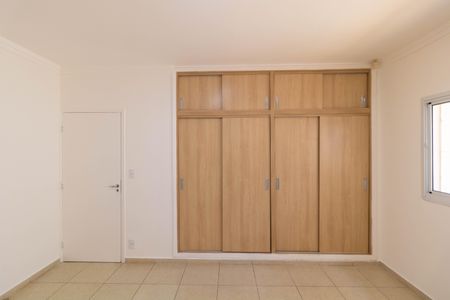 Casa à venda com 264m², 4 quartos e 1 vagaSuíte