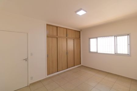 Casa à venda com 264m², 4 quartos e 1 vagaSuíte