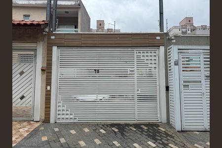 Casa à venda com 100m², 3 quartos e 2 vagas Casa à venda com 100m², 3 quartos e 2 vagasFachada