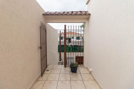 Casa para alugar com 244m², 4 quartos e 5 vagasCorredor externo