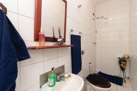 Casa para alugar com 244m², 4 quartos e 5 vagasBanheiro de Serviço