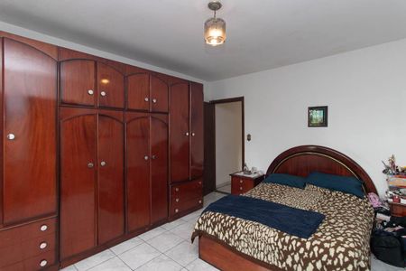 Casa para alugar com 244m², 4 quartos e 5 vagasSuíte