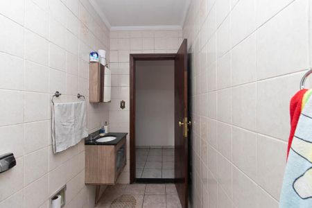 Casa para alugar com 244m², 4 quartos e 5 vagasBanheiro Social