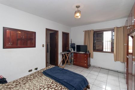 Casa para alugar com 244m², 4 quartos e 5 vagasSuíte