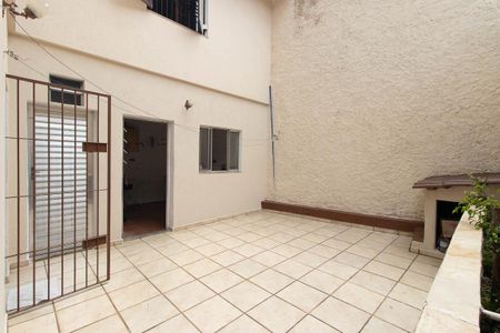 Casa para alugar com 244m², 4 quartos e 5 vagasQuintal