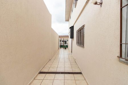 Casa para alugar com 244m², 4 quartos e 5 vagasCorredor externo