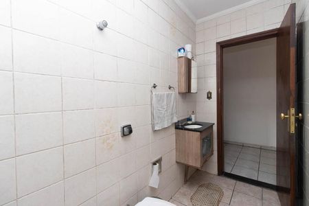 Casa para alugar com 244m², 4 quartos e 5 vagasBanheiro Social