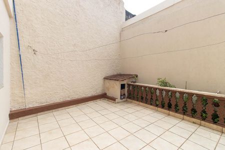 Casa para alugar com 244m², 4 quartos e 5 vagasQuintal