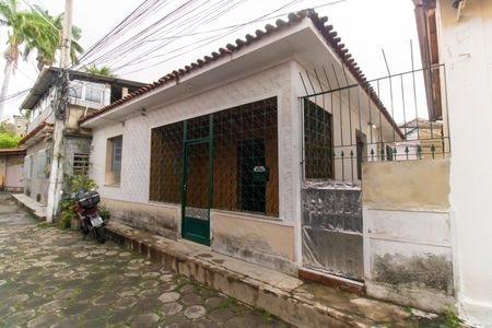 Casa à venda com 104m², 2 quartos e 1 vaga Casa à venda com 104m², 2 quartos e 1 vagaFachada