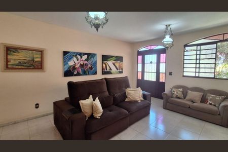 Foto 01 de casa à venda com 7 quartos, 305m² em Castelo, Belo Horizonte