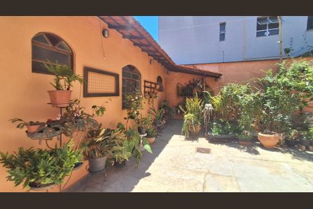 Casa à venda com 305m², 7 quartos e 4 vagasFoto 03