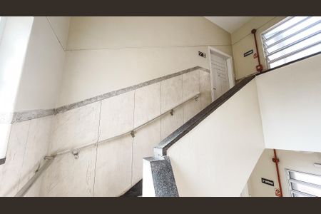 Apartamento para alugar com 53m², 2 quartos e sem vaga Apartamento para alugar com 53m², 2 quartos e sem vagaEscada