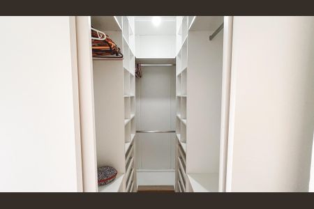 Apartamento para alugar com 53m², 2 quartos e sem vaga Apartamento para alugar com 53m², 2 quartos e sem vagaCloset Quarto 2