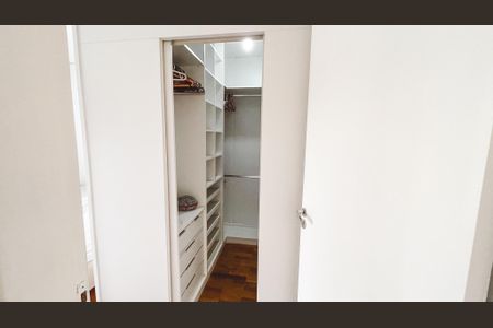 Apartamento para alugar com 53m², 2 quartos e sem vaga Apartamento para alugar com 53m², 2 quartos e sem vagaCloset Quarto 2