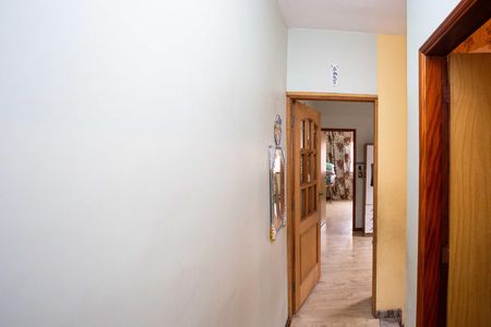 Corredor de casa à venda com 4 quartos, 125m² em Taboão, Diadema
