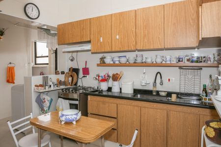 Apartamento à venda com 110m², 3 quartos e 1 vaga Apartamento à venda com 110m², 3 quartos e 1 vagaCozinha e Área de Serviço