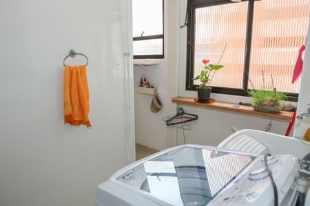 Apartamento à venda com 110m², 3 quartos e 1 vaga Apartamento à venda com 110m², 3 quartos e 1 vagaCozinha e Área de Serviço