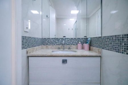 Apartamento à venda com 106m², 3 quartos e 3 vagasBanheiro Social