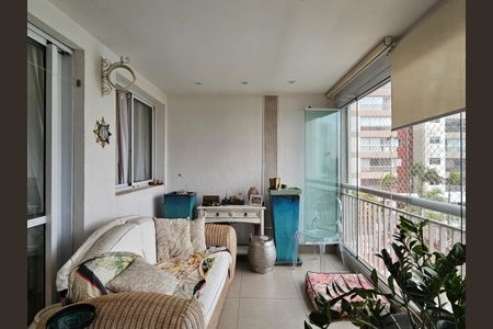 Apartamento à venda com 93m², 2 quartos e 2 vagasVaranda