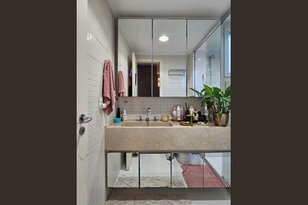 Apartamento à venda com 93m², 2 quartos e 2 vagasBanheiro da Suíte