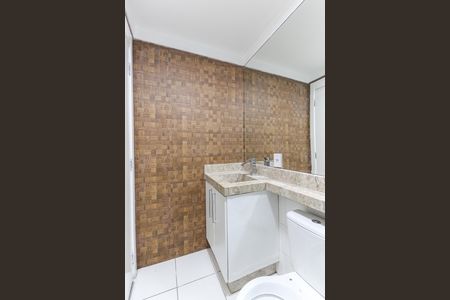 Banheiro de apartamento à venda com 2 quartos, 43m² em Vila Carmosina, São Paulo