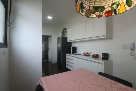 Apartamento para alugar com 180m², 4 quartos e 2 vagasCozinha