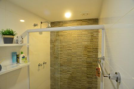 Apartamento à venda com 74m², 2 quartos e 2 vagasBanheiro Social