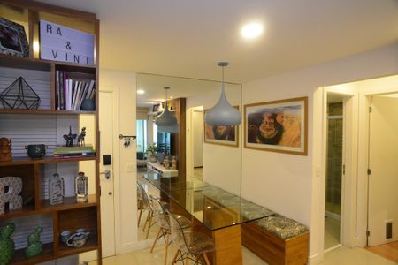 Sala de apartamento à venda com 2 quartos, 74m² em Barra da Tijuca, Rio de Janeiro