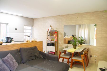 Casa à venda com 120m², 2 quartos e 2 vagasSala