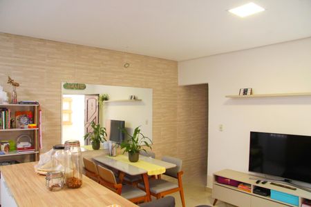 Casa à venda com 120m², 2 quartos e 2 vagasSala