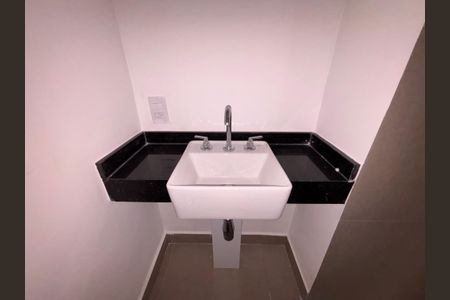 Banheiro de kitnet/studio à venda com 1 quarto, 33m² em Vila Mariana, São Paulo